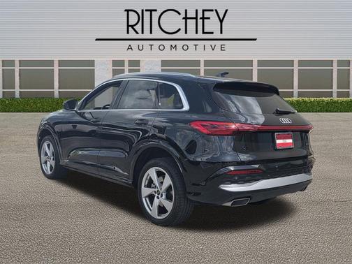 Mythos Black 2025 Audi Q5 Premium Plus TFSI quattro S tronic