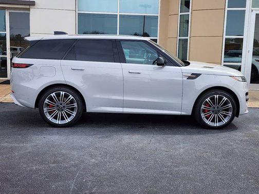 2025 Land Rover Range Rover Sport SE