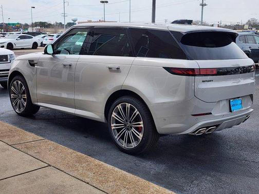 2025 Land Rover Range Rover Sport SE