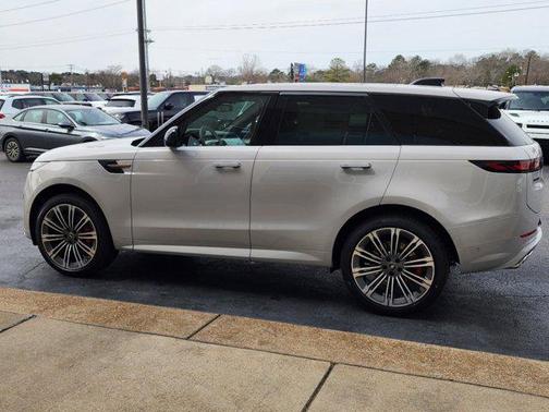 2025 Land Rover Range Rover Sport SE