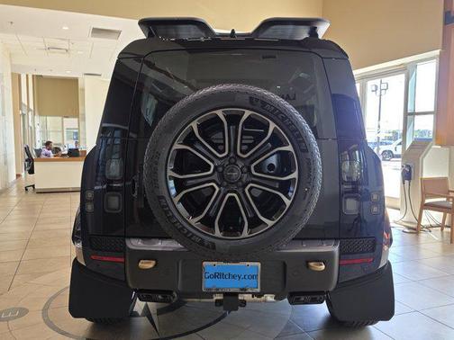 2026 Land Rover Defender OCTA