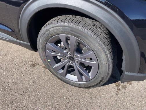 Agate Black Metallic 2027 Ford Explorer Active