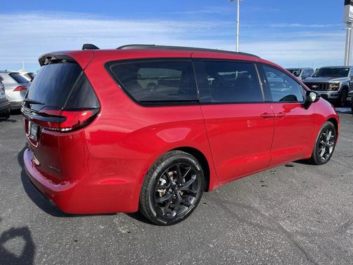 2025 Chrysler Pacifica Limited