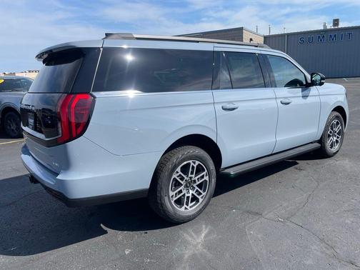 Glacier Gray Metallic Tri-Coat 2026 Ford Expedition Max Active 4x4