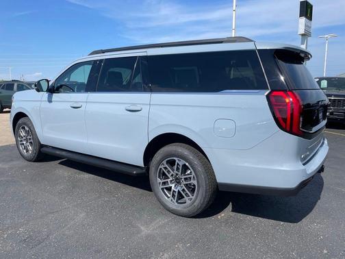 Glacier Gray Metallic Tri-Coat 2026 Ford Expedition Max Active 4x4