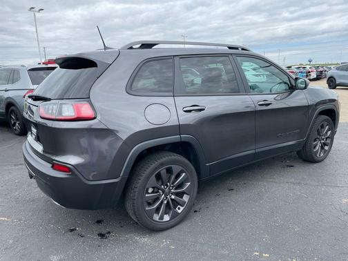 Granite Crystal Metallic Clearcoat 2021 Jeep Cherokee Latitude Lux