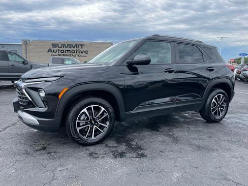 Mosaic Black Metallic 2025 Chevrolet Trailblazer LT