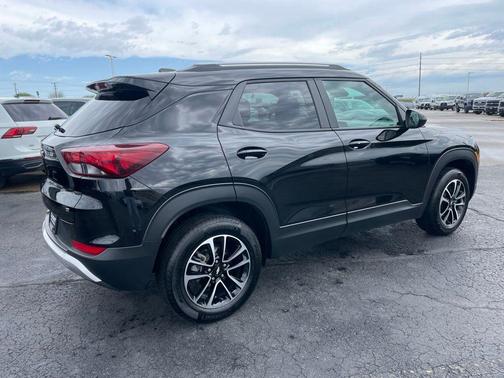 Mosaic Black Metallic 2025 Chevrolet Trailblazer LT