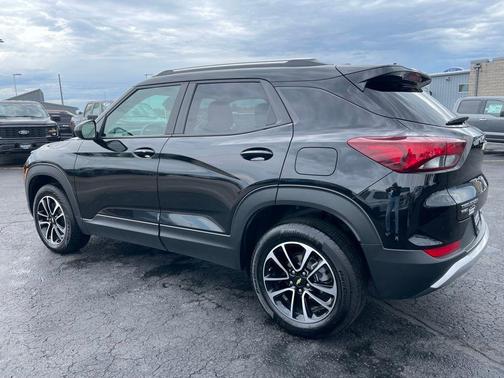 Mosaic Black Metallic 2025 Chevrolet Trailblazer LT