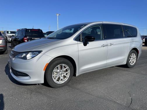 2024 Chrysler Voyager LX