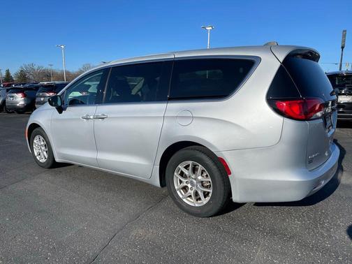 2024 Chrysler Voyager LX