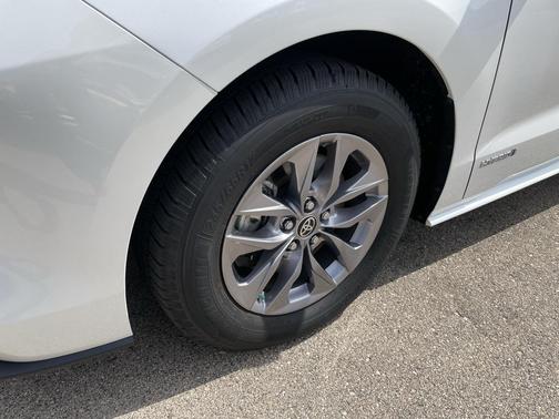 2021 Toyota Sienna XLE