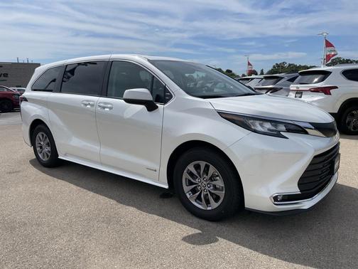 2021 Toyota Sienna XLE