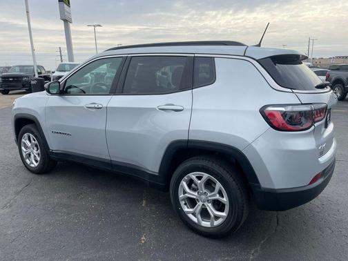 Silver Zynith Metallic Clearcoat 2024 Jeep Compass Latitude