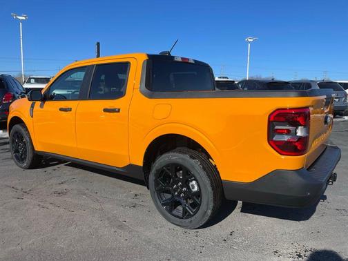 Orange Fury Metallic Tri-Coat 2026 Ford Maverick XLT