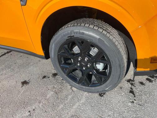 Orange Fury Metallic Tri-Coat 2026 Ford Maverick XLT