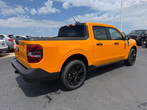 Orange Fury Metallic Tri-Coat 2026 Ford Maverick XLT