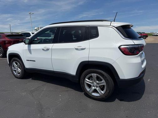 Bright White Clearcoat 2024 Jeep Compass Latitude