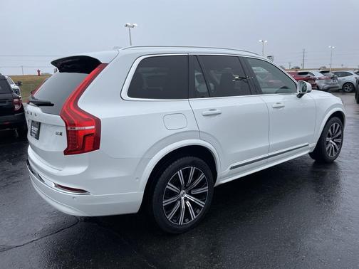 2023 Volvo XC90 B5 Plus