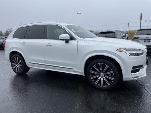 2023 Volvo XC90 B5 Plus