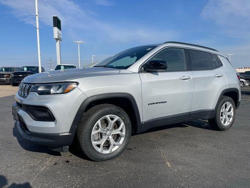 Silver Zynith Metallic Clearcoat 2024 Jeep Compass Latitude