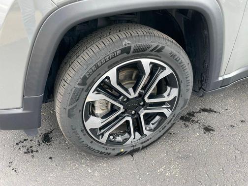 Sting-Gray Clearcoat 2023 Jeep Compass Limited