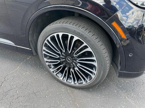 Infinite Black Metallic Clearcoat 2024 Lincoln Aviator Black Label AWD