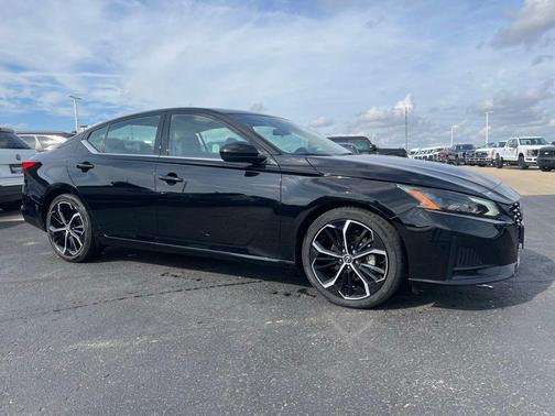 Super Black Clearcoat 2024 Nissan Altima SR FWD