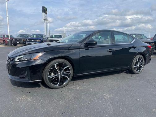 Super Black Clearcoat 2024 Nissan Altima SR FWD