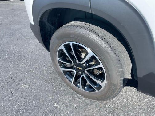 Summit White 2025 Chevrolet Trailblazer LT