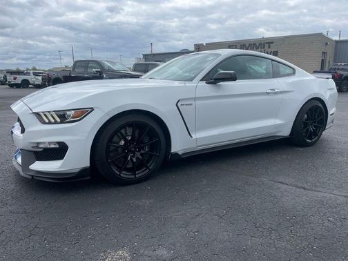 Oxford White 2018 Ford Shelby GT350 Base