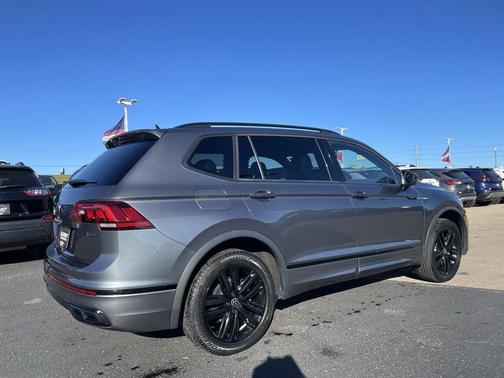 2022 Volkswagen Tiguan 2.0T SE R-Line Black 4MOTION