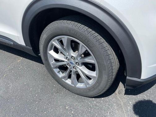 Star White Metallic Tri-Coat 2023 Ford Explorer XLT