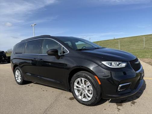 2022 Chrysler Pacifica Touring AWD