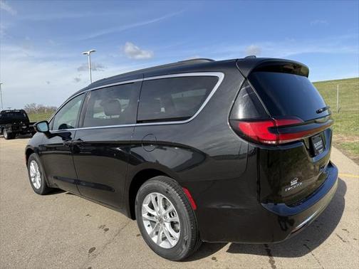 2022 Chrysler Pacifica Touring AWD