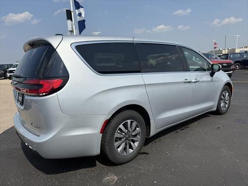 2023 Chrysler Pacifica Hybrid Touring L