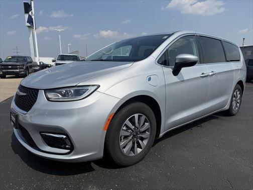 2023 Chrysler Pacifica Hybrid Touring L