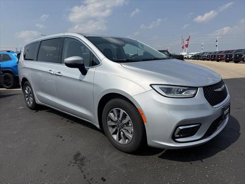 2023 Chrysler Pacifica Hybrid Touring L