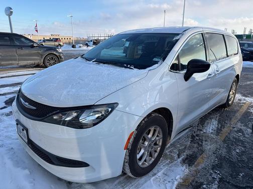 2024 Chrysler Voyager LX