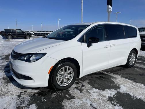 2024 Chrysler Voyager LX
