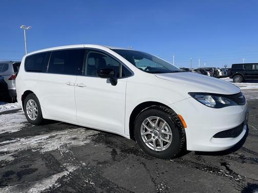 2024 Chrysler Voyager LX
