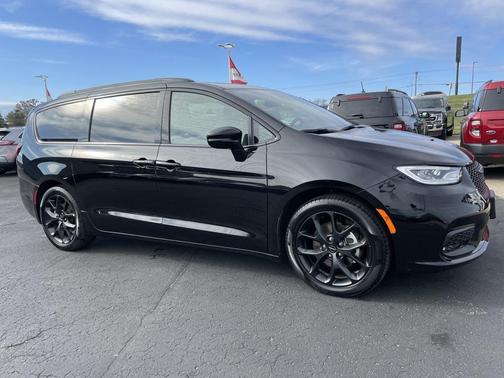 2025 Chrysler Pacifica Limited