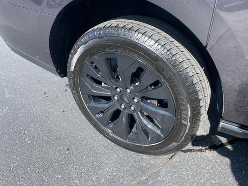 Dark Matter Gray Metallic 2025 Ford Expedition Max Platinum