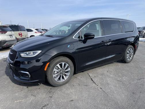 2024 Chrysler Pacifica Hybrid Select