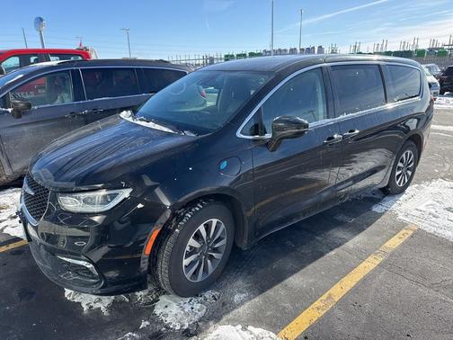 2024 Chrysler Pacifica Hybrid Select
