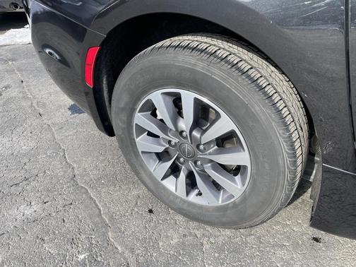 2024 Chrysler Pacifica Hybrid Select