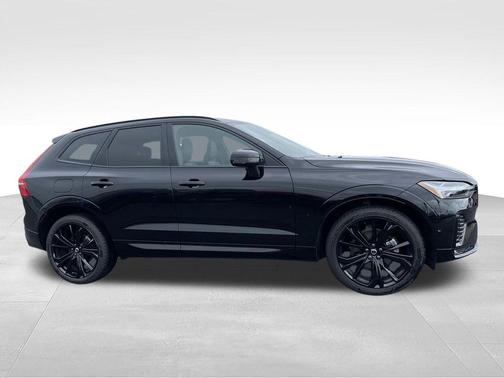 Onyx Black Metallic 2024 Volvo XC60 B5 Ultimate Black Edition