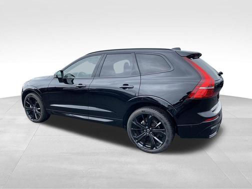 Onyx Black Metallic 2024 Volvo XC60 B5 Ultimate Black Edition