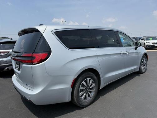 2023 Chrysler Pacifica Hybrid Touring L