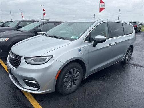 2023 Chrysler Pacifica Hybrid Touring L